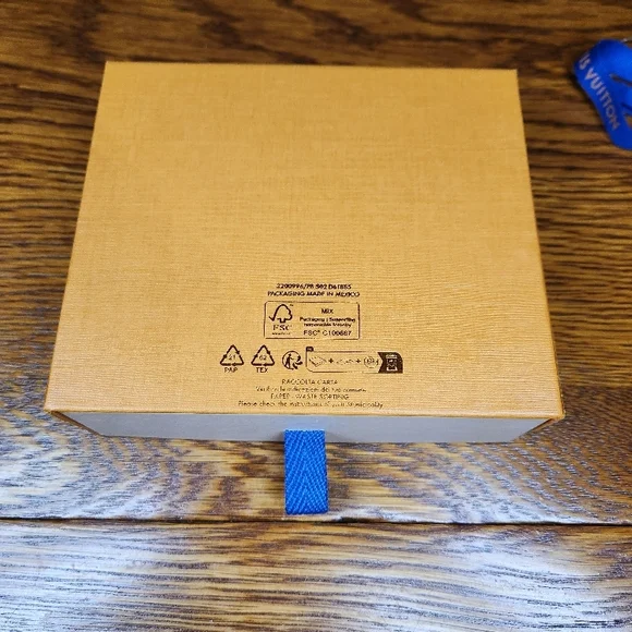 Louis Vuitton Orange Gift Box with Blue Ribbon - Picture 4 of 8